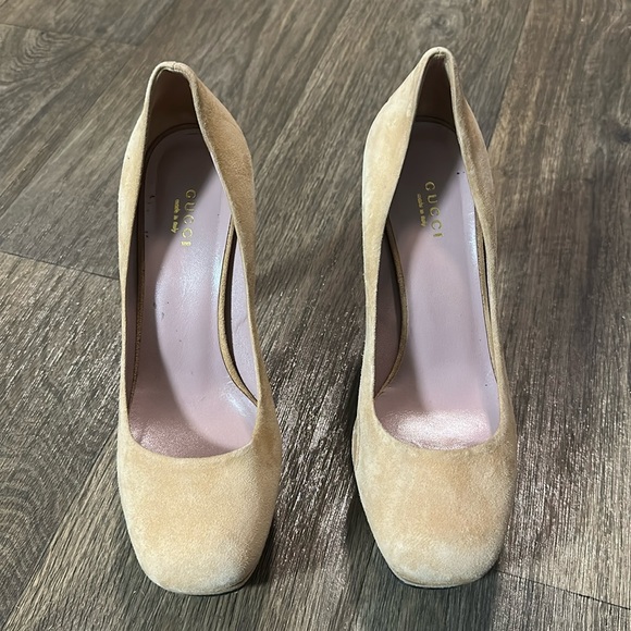 Gucci Heels - Picture 1 of 12